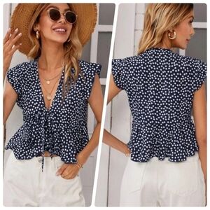 5/$20!! SHEIN Floral print front tie cropped top